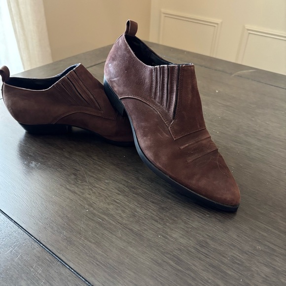 bp Shoes - Vintage BP women  Dark Brown Suede Boots